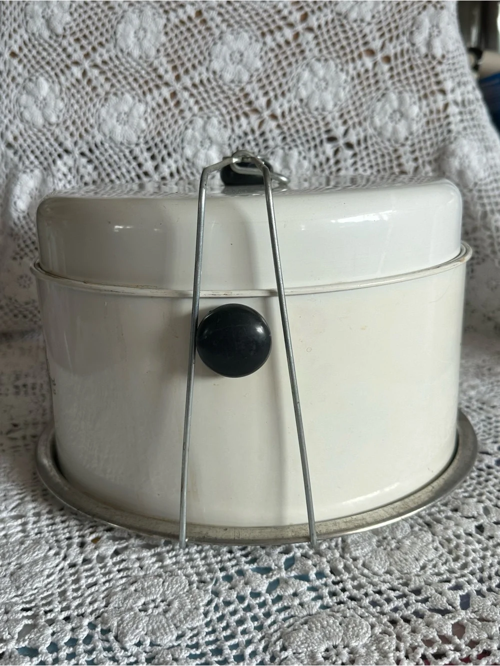 Vintage Mid-Century Modern Lincoln BeautyWare White Cake/Pie Carrier Scottie Dog